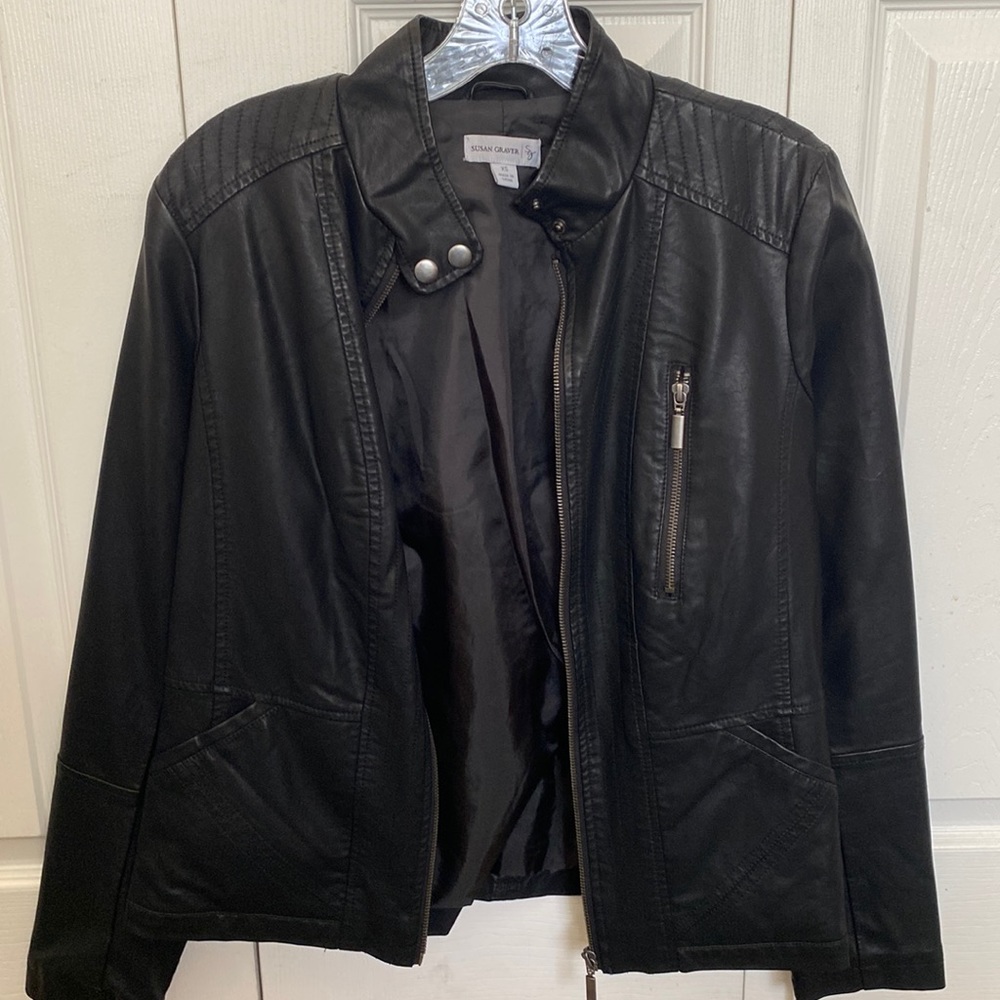 Faux leather black jacket. XS. Zippered pockets. Brand new…must have